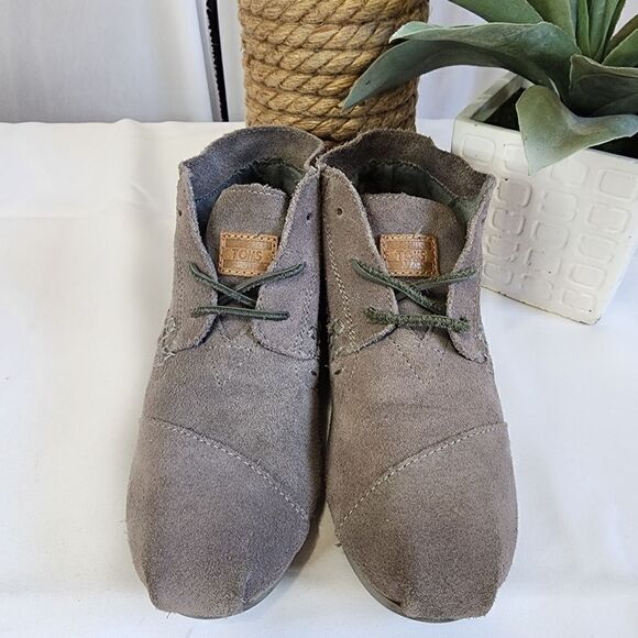 Tom's Size 6.5 Tribal Boots Grey Suede Comfort Women's Lace Up - Picture 2 of 9